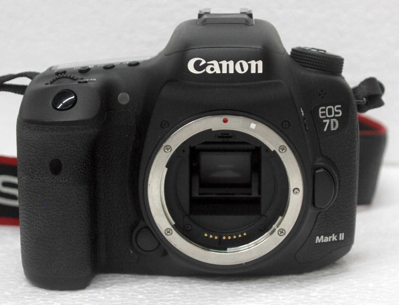 Câmera Canon EOS 7D Mark II seminova