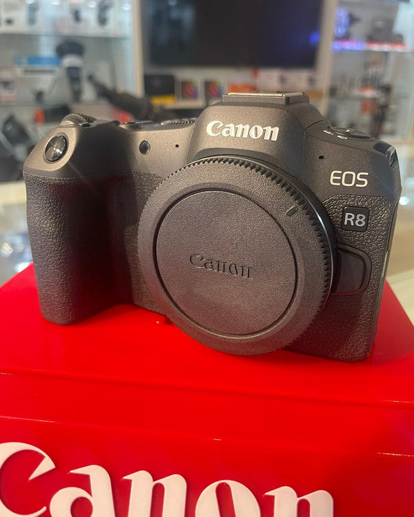 Câmera Canon EOS R8 seminova