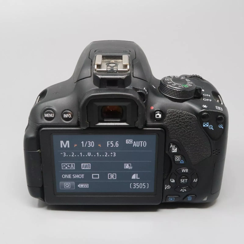 Canon EOS T5i (Corpo + lente)